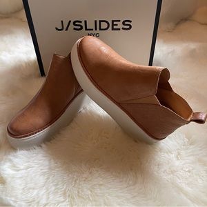 🆕 NWT + Box JSlides Mika Chelsea Sneaker Boot in Cognac - 6.5